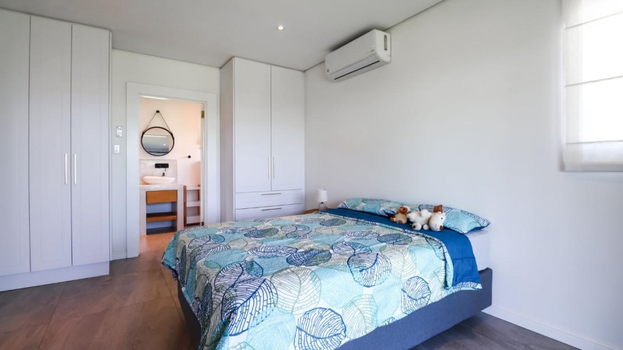 6 Bedroom Property for Sale in Whale Rock Heights Western Cape